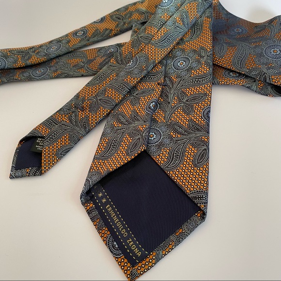 Beautiful Ermenegildo Zegna Tie with Orange and Gray Shades - Picture 3 of 3
